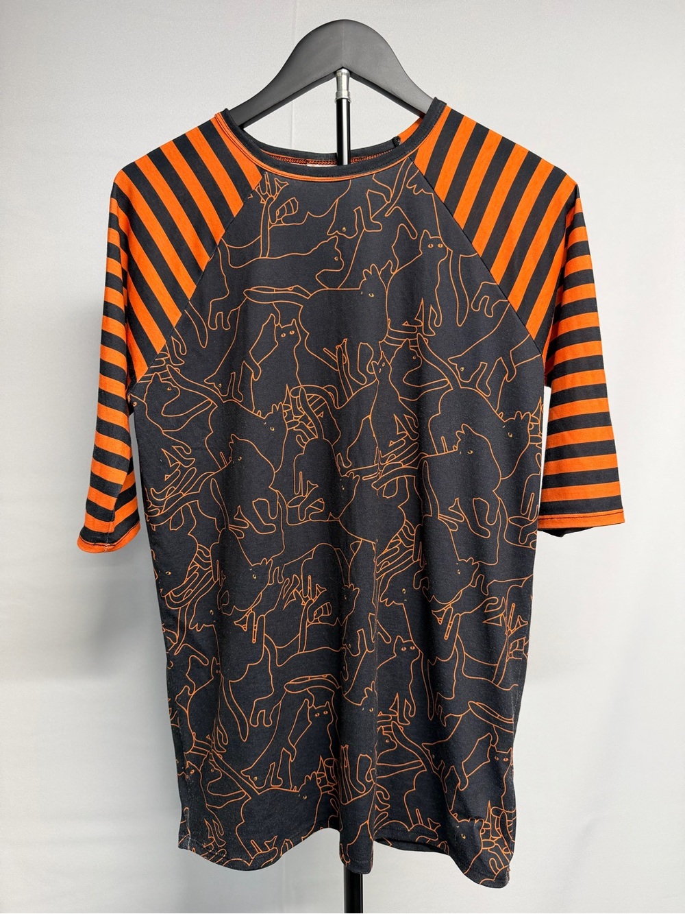 LuLaRoe Sloan Tee with Orange Cat Outline & Striped Raglan Sleeves - Halloween 🎃